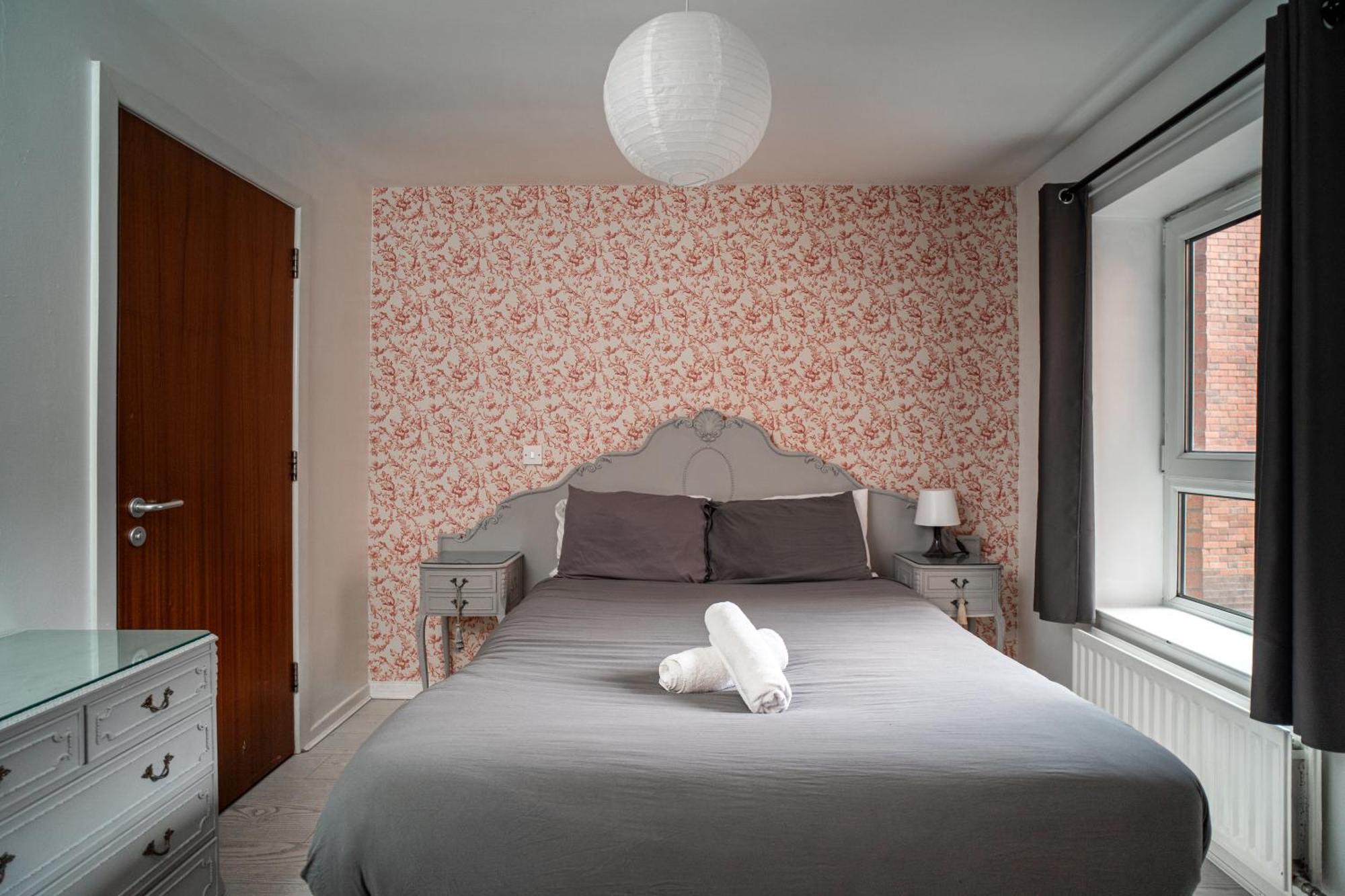 3 Bedroom Central Apartment In Belfast City Centre Esterno foto