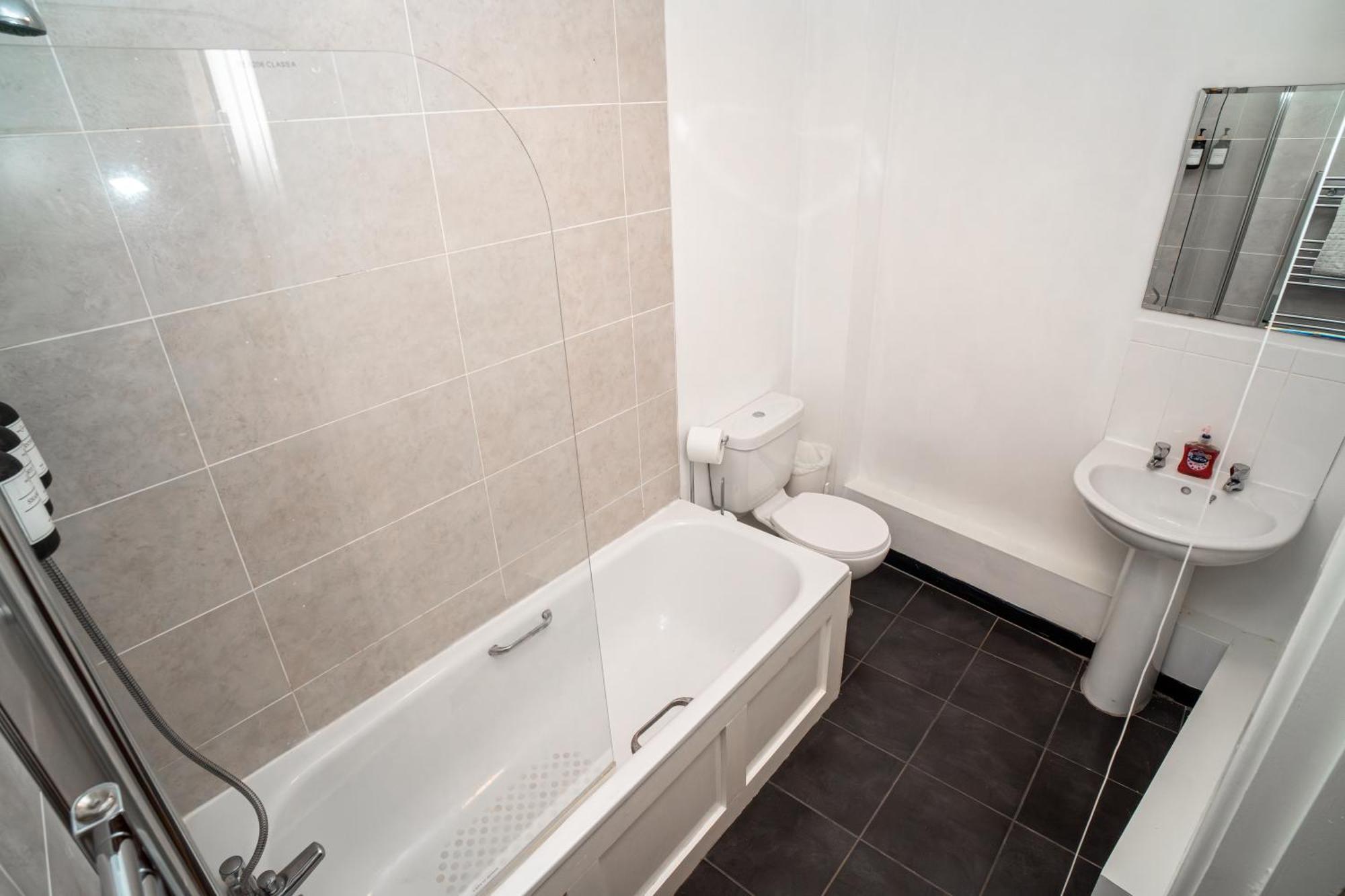 3 Bedroom Central Apartment In Belfast City Centre Esterno foto