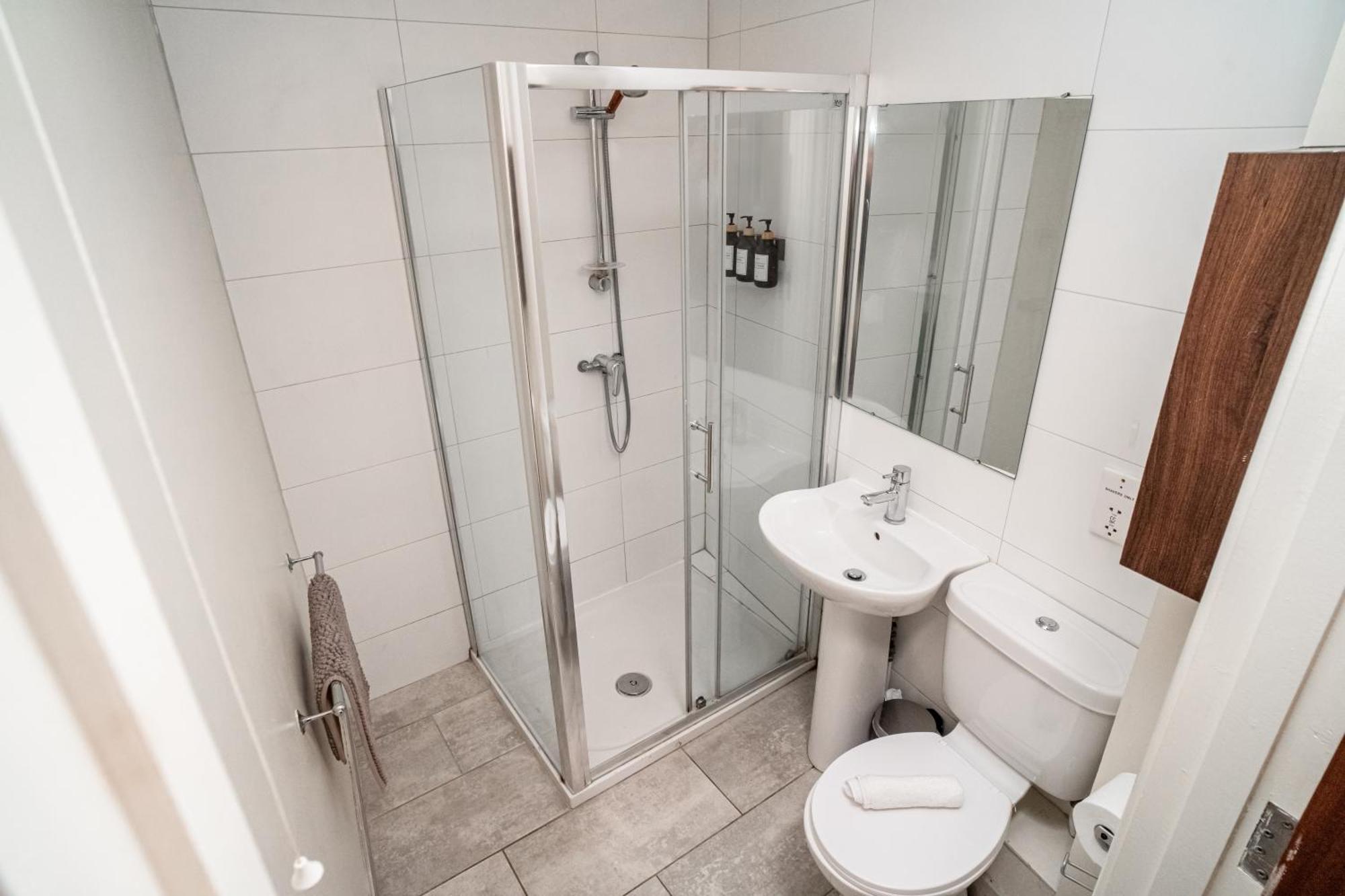 3 Bedroom Central Apartment In Belfast City Centre Esterno foto