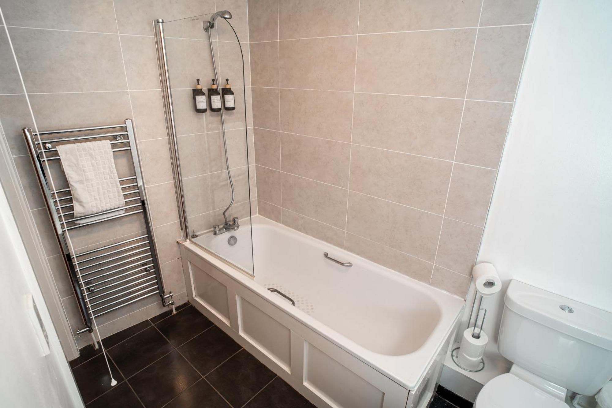3 Bedroom Central Apartment In Belfast City Centre Esterno foto